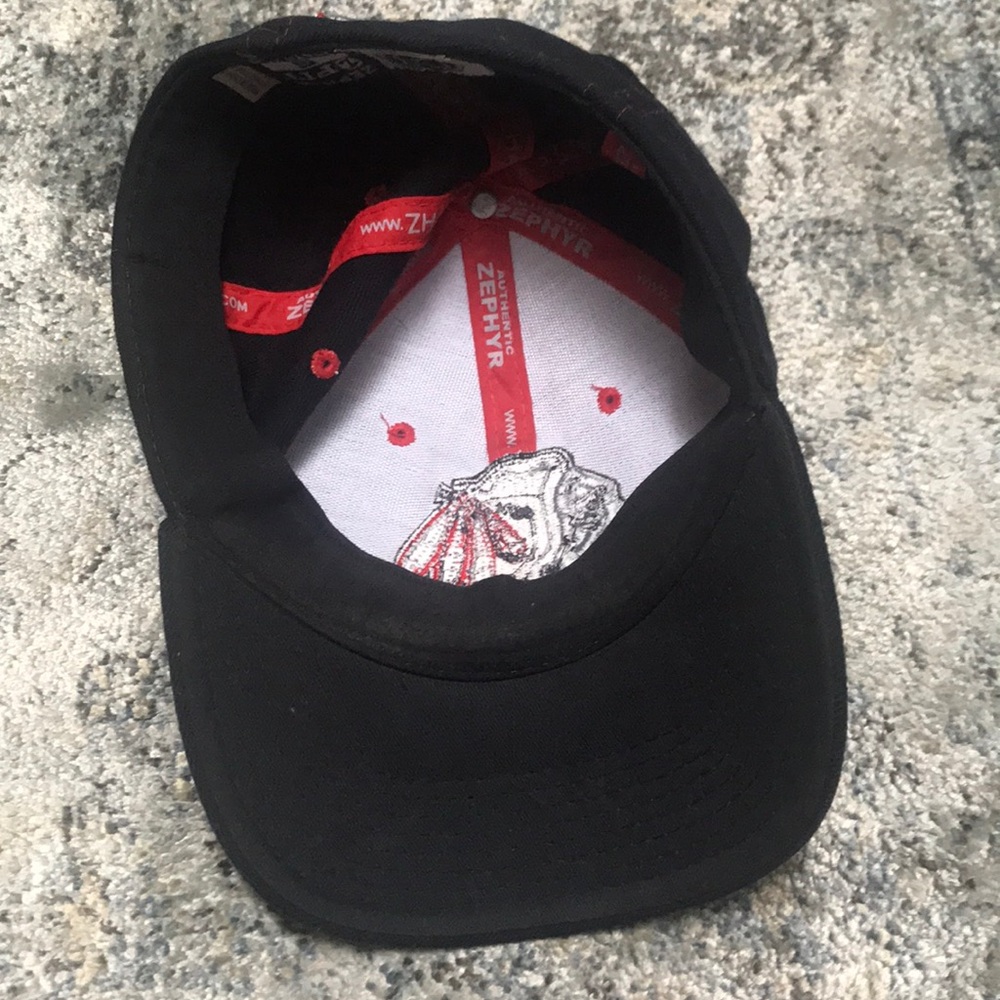 BLACKHAWKS hat - Picture 3 of 4
